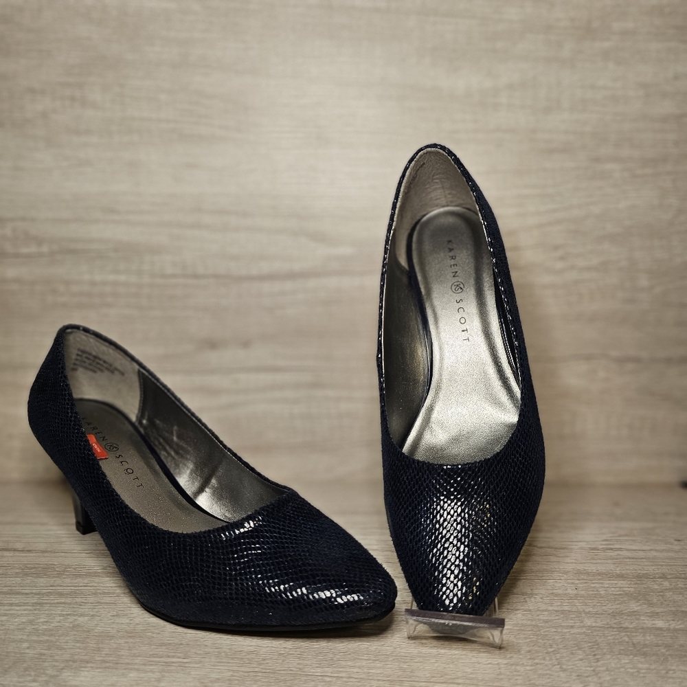 Karen Scott Womens Meaggann Pointed Toe Slip On Pumps navy size 8W